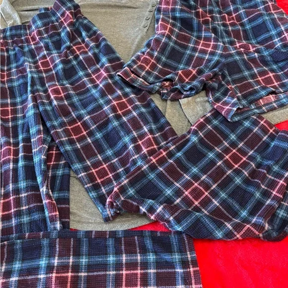 Plaid Pajama Set with Gray Top Eddie Bauer - Picture 5 of 7